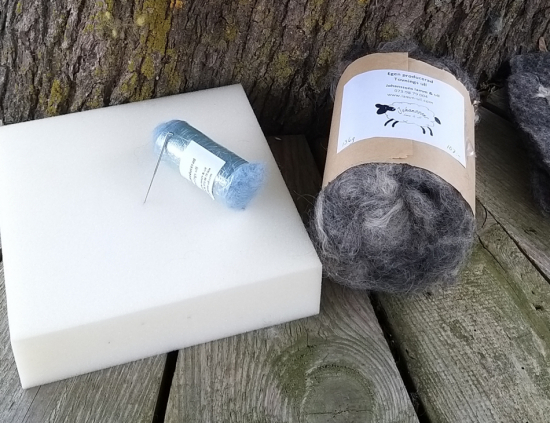 DIY kit 2 grytlappar med blå dekor